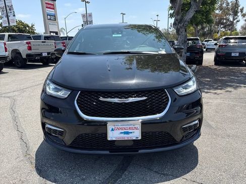 Used 2025 Chrysler Pacifica Select FWD image 8