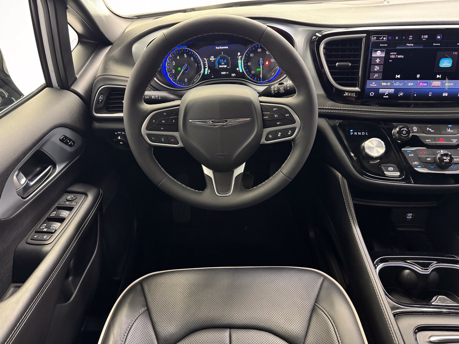 Used 2026 Chrysler Pacifica Limited AWD/4WD image 18