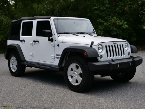 Used 2015 Jeep Wrangler Unlimited Sport image 4