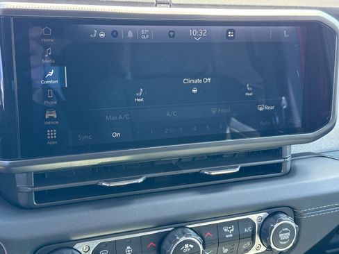 Used 2025 Jeep Wrangler Sahara AWD/4WD image 9