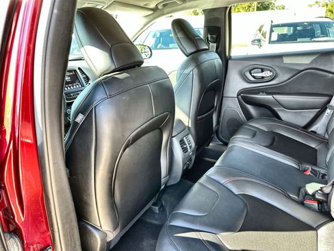 Used 2022 Jeep Cherokee Trailhawk image 12