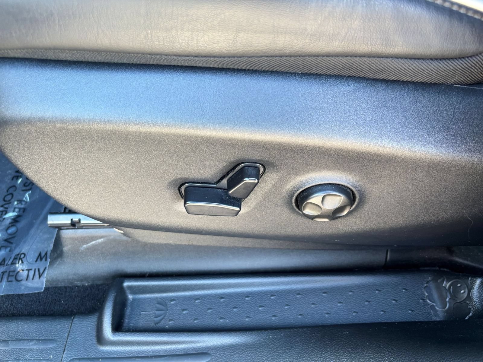 Used 2025 Chrysler Pacifica Limited FWD image 22