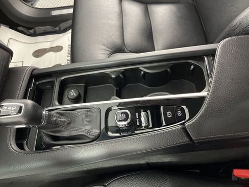 Used 2020 Volvo XC90 T6 Momentum image 28