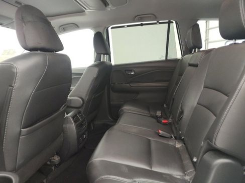 Used 2022 Honda Pilot Touring image 11