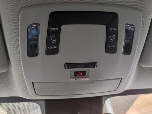 Used 2022 Toyota Sienna LE FWD image 23