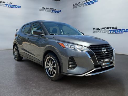 Used 2023 Nissan Kicks S FWD image 3