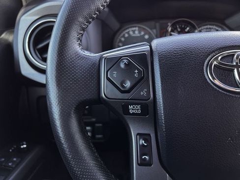 Used 2017 Toyota Tacoma TRD Sport image 14
