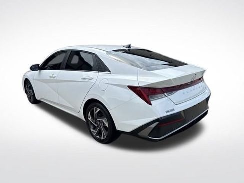 Used 2026 Hyundai Elantra Limited FWD image 5
