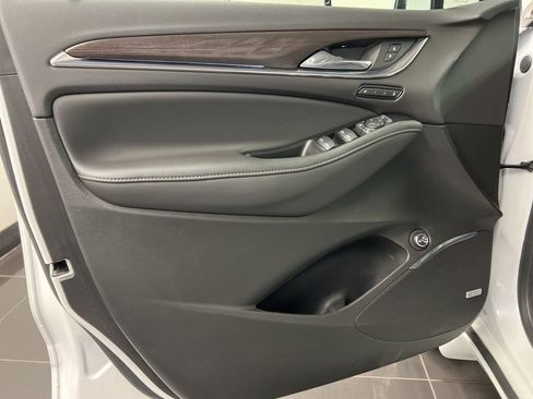 Used 2023 Buick Enclave Avenir w/ Avenir Technology Package AWD/4WD image 32