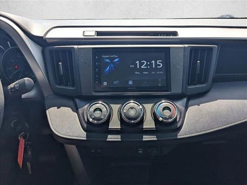 Used 2018 Toyota RAV4 LE FWD image 9