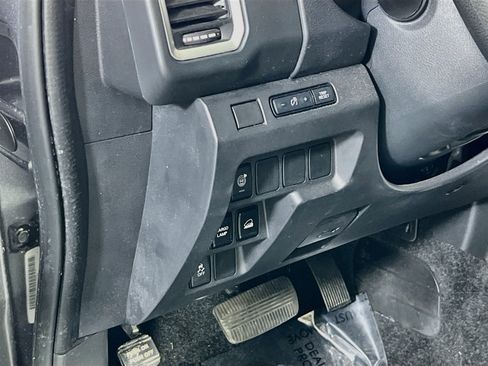 Used 2023 Nissan Frontier SV w/ Technology Package AWD/4WD image 10