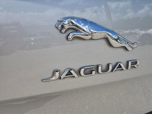 Used 2017 Jaguar XJ R-Sport RWD image 7
