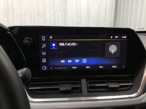 Used 2024 Chevrolet Trax LT w/ Driver Confidence Package image 20