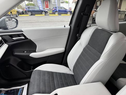 Used 2025 Mitsubishi Outlander SE AWD/4WD image 13