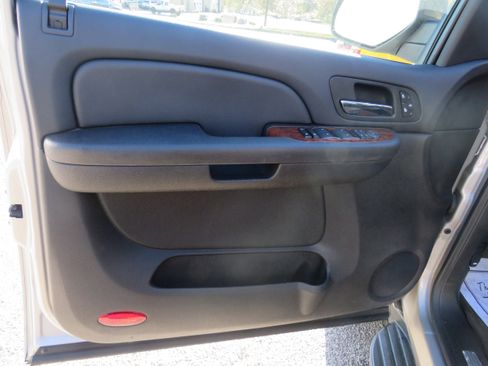 Used 2008 Chevrolet Avalanche LTZ w/ LTZ Preferred Equipment Group image 13