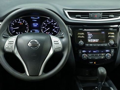 Used 2016 Nissan Rogue SV image 13