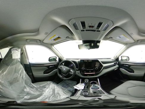New 2026 Toyota Highlander Platinum image 33