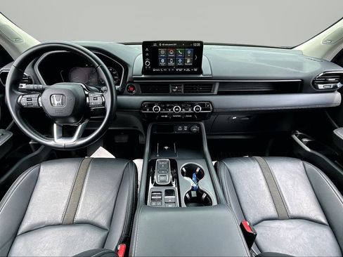 Used 2024 Honda Pilot Touring image 7