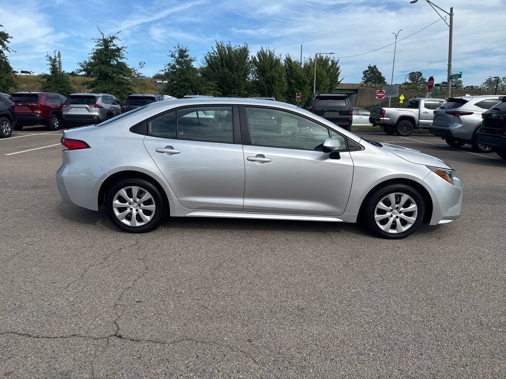 Used 2024 Toyota Corolla LE FWD image 8