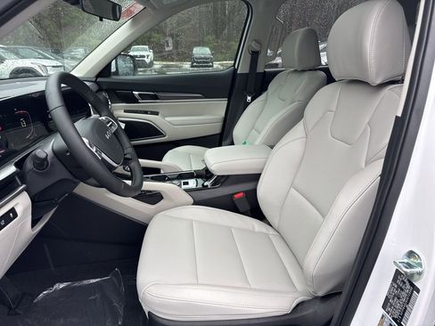 New 2025 Kia Telluride S image 9