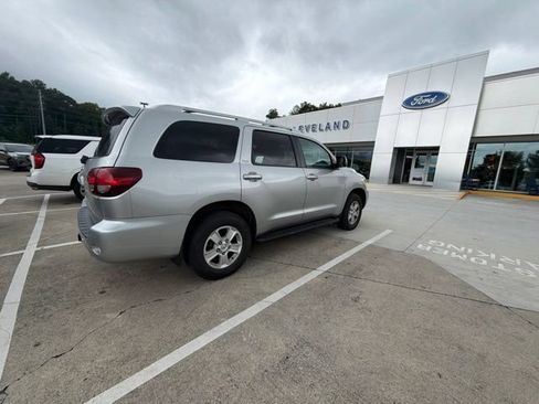 Used 2022 Toyota Sequoia SR5 AWD/4WD image 19