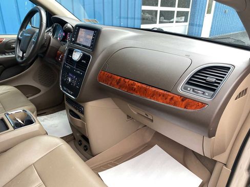 Used 2012 Chrysler Town & Country Touring-L w/ Entertainment Group #2 image 28
