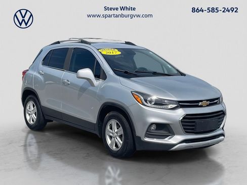 Used 2017 Chevrolet Trax LT FWD image 1