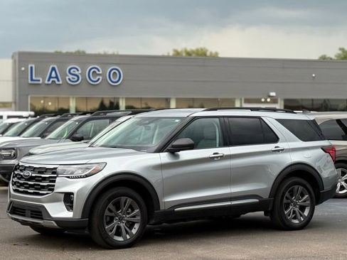 Used 2025 Ford Explorer Active w/ Active Comfort Package AWD/4WD image 1