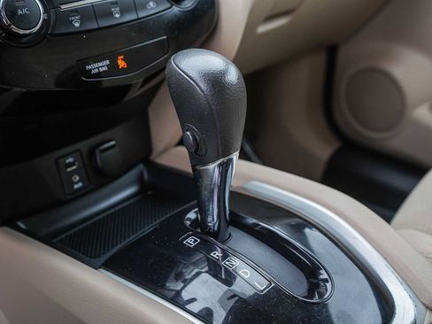 Used 2016 Nissan Rogue S FWD image 19