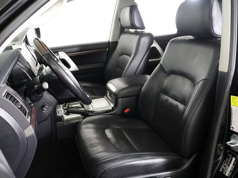 Used 2020 Toyota Land Cruiser image 34