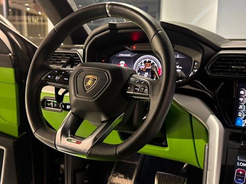 Used 2020 Lamborghini Urus image 40