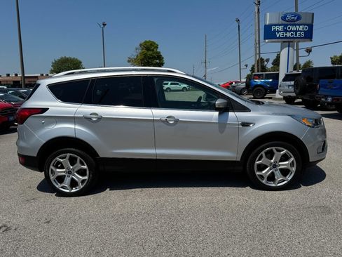 Used 2019 Ford Escape Titanium AWD/4WD image 2