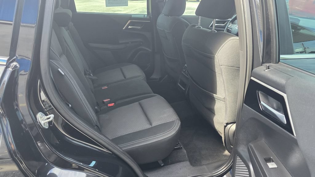 Used 2023 Mitsubishi Outlander ES FWD image 7