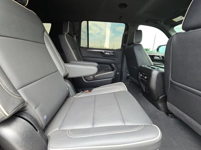 Used 2026 Chevrolet Suburban Premier AWD/4WD image 16