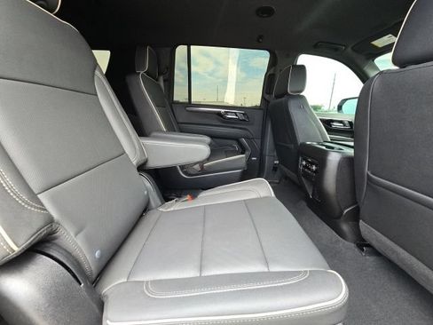 Used 2026 Chevrolet Suburban Premier AWD/4WD image 16