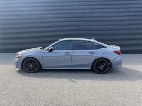 Used 2025 Honda Civic Sport image 2