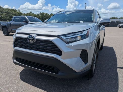 Used 2025 Toyota RAV4 XLE FWD image 7