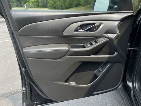 Used 2022 Chevrolet Traverse LT FWD image 22