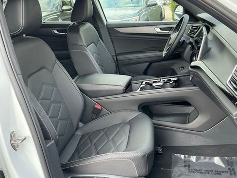 Certified 2025 Volkswagen Atlas Cross Sport SE image 21