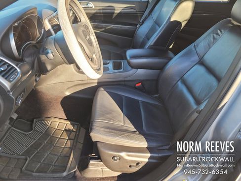 Used 2018 Jeep Grand Cherokee Limited image 3