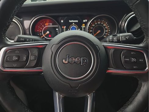 Used 2022 Jeep Wrangler Unlimited Sahara AWD/4WD image 19