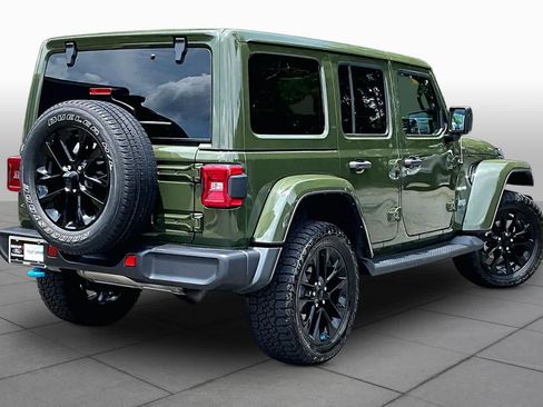 Used 2022 Jeep Wrangler Unlimited Sahara w/ Cold Weather Group AWD/4WD image 13