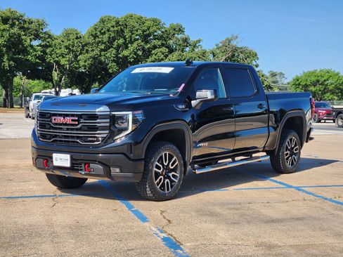 Used 2023 GMC Sierra 1500 AT4 w/ Technology Package AWD/4WD image 2