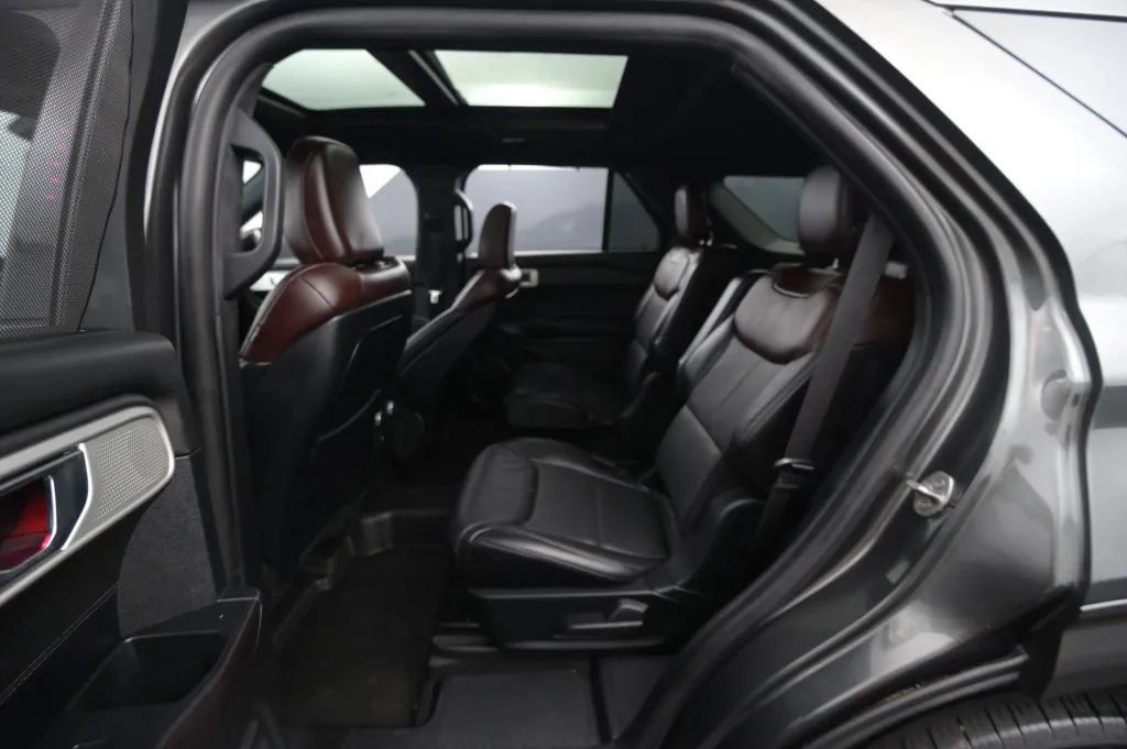 Used 2020 Ford Explorer Platinum w/ Premium Technology Package AWD/4WD image 46