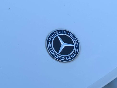 Used 2019 Mercedes-Benz GLC 300 4MATIC image 12