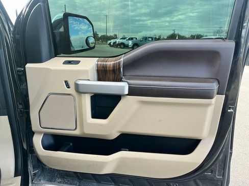 Used 2019 Ford F150 Lariat w/ Equipment Group 502A Luxury AWD/4WD image 13
