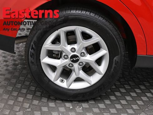 Used 2025 Kia Soul LX w/ LX Technology Package FWD image 30