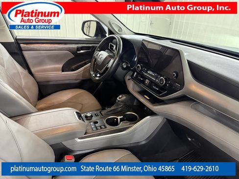 Used 2023 Toyota Highlander Platinum AWD/4WD image 45
