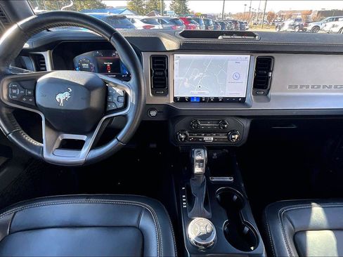 Used 2025 Ford Bronco Outer Banks image 13