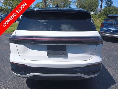 Used 2024 Lincoln Nautilus Black Label AWD/4WD image 11
